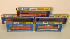 AHM Rivarossi HO Illinois Central FM C-Liner Diesel Locomotives 4022 w/ (3) Cars