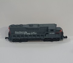 Southern Pacific 9725 N Scale Dummy Locomotive, High Speed #418 EMD GP35