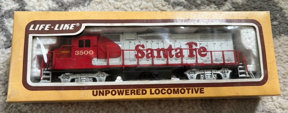 SANTA FE 3500 RED & SILVER LIFE LIKE LOCOMOTIVE TRAIN HO SCALE NEW