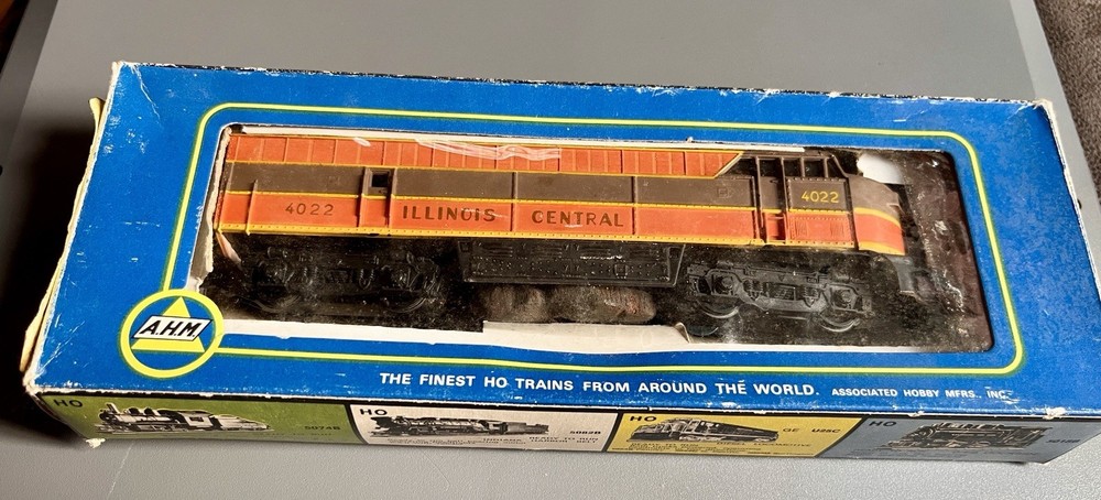 AHM HO Illinois Central Diesel Locomotive 4022 Analog Control Plastic