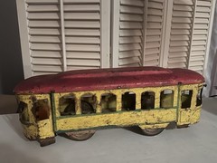O Gauge Diecast Electric Multiple Unit (EMU) Analog Train Car Yellow/Red/Green