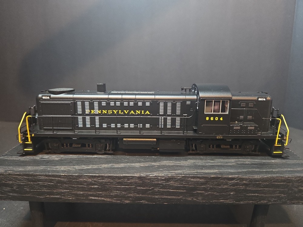 Bachmann Ho Scale Pennsylvania RR Diesel Locomotive ALCO RS3 DCC On Board 64205